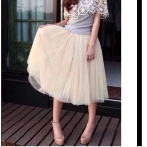GORGEOUS BEIGE TULLE SKIRT!🎀